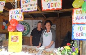 Schulfest Grundschule Heike Czarnyan und Bärbel Blasche (von links) präsentierten den Guter Zweck e.V. auf dem Schulfest der Grundschule.